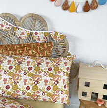 Load image into Gallery viewer, Scollop Bunting Flags