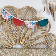 Load image into Gallery viewer, Scollop Bunting - 7 flags