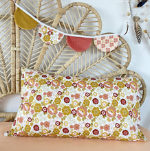 Load image into Gallery viewer, Scollop Bunting - 4 Flags