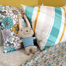 Load image into Gallery viewer, DELILAH GREEN Bedding Bundle: Reversible Duvet Set with Fitted Sheet