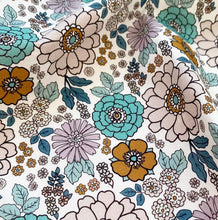 Load image into Gallery viewer, DELILAH GREEN Bedding Bundle: Reversible Duvet Set with Fitted Sheet