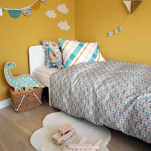 Load image into Gallery viewer, DELILAH GREEN Bedding Bundle: Reversible Duvet Set with Fitted Sheet