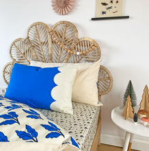 Load image into Gallery viewer, Cushion - Scallop Print