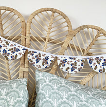 Load image into Gallery viewer, Scollop Bunting Flags