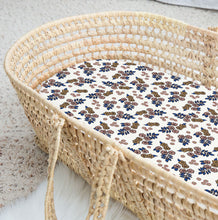 Load image into Gallery viewer, Moses Basket Fitted Sheet - Small Flowers
