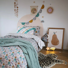 Load image into Gallery viewer, DELILAH GREEN Bedding Bundle: Reversible Duvet Set with Fitted Sheet
