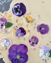 Load image into Gallery viewer, edible flower sugar cookies
