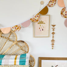 Load image into Gallery viewer, Scollop Bunting - 15 flags
